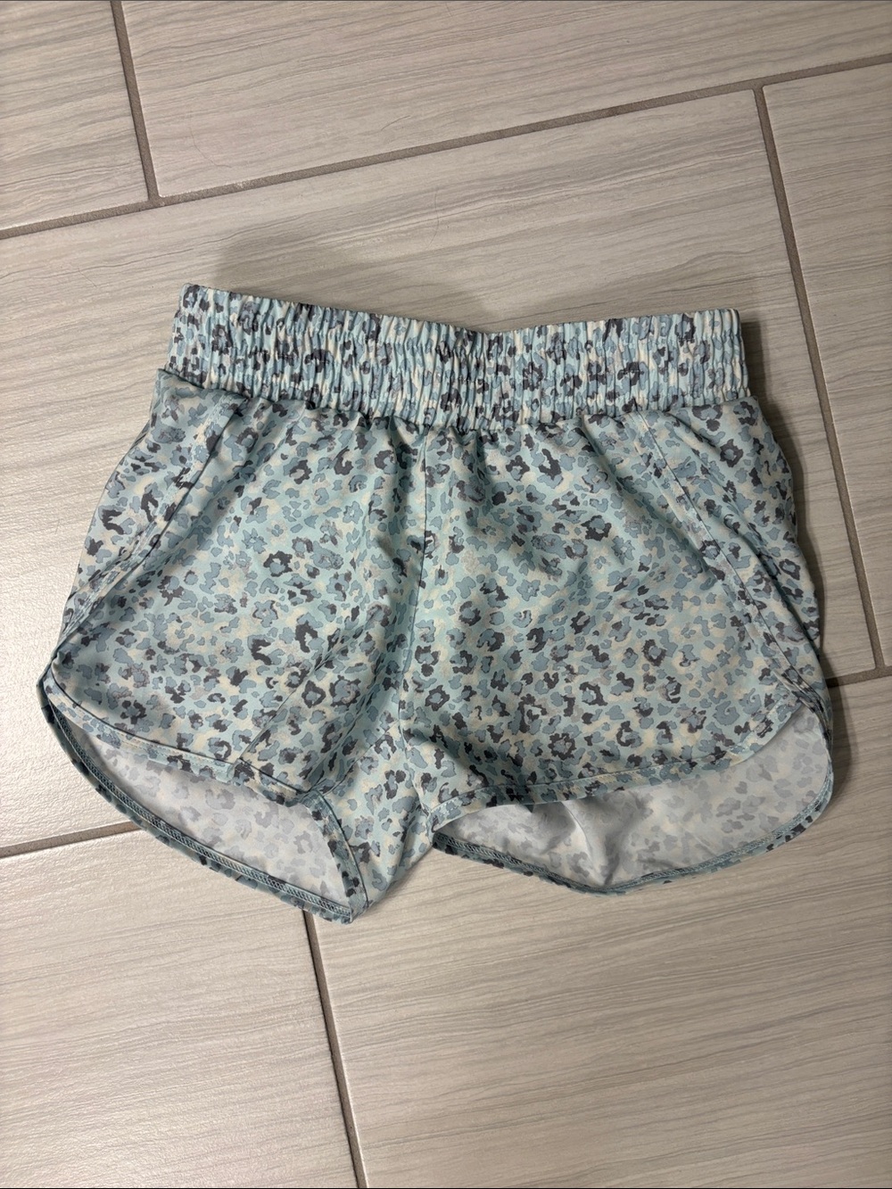 NWOT all in motion Light Blue Leopard Print Elastic-Waist Kids Shorts M(8)